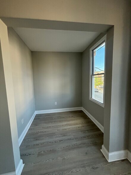 Building Photo - 591 S 19th St