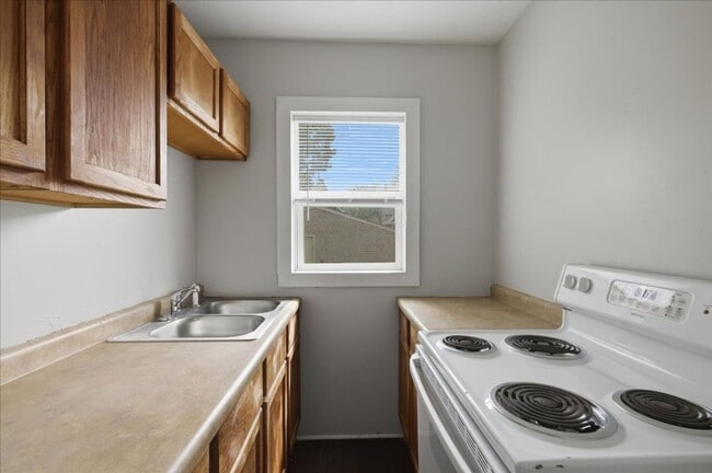 Building Photo - 37-37 S Sherman Dr