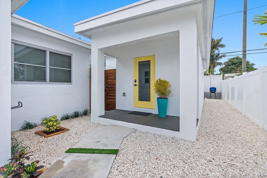 Building Photo - 6726 SW 19th St