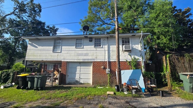 Building Photo - 8 1/2 Columbus Dr