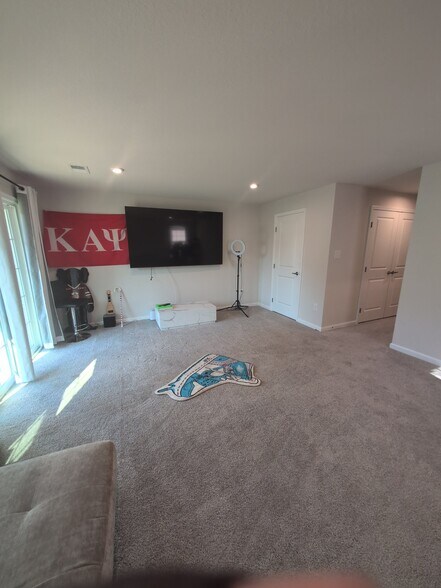 Building Photo - 4138 Riverside Dr