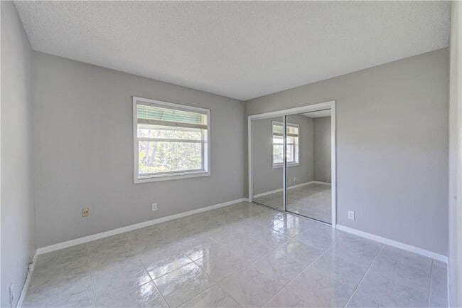 Building Photo - 7743 W Country Club Blvd