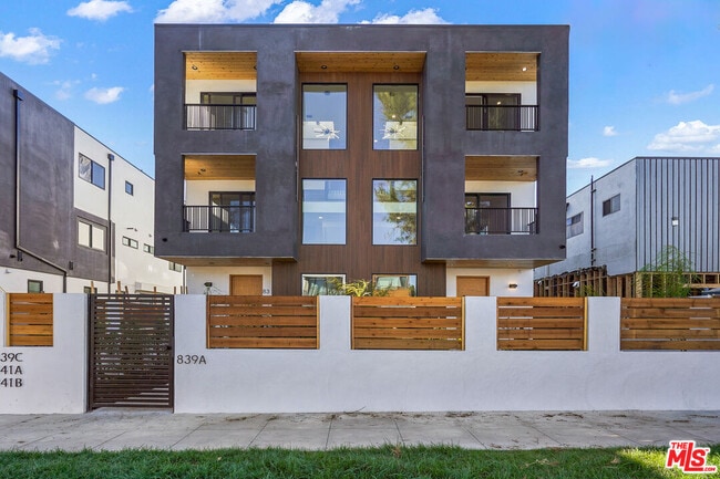 Building Photo - 839 N McCadden Pl