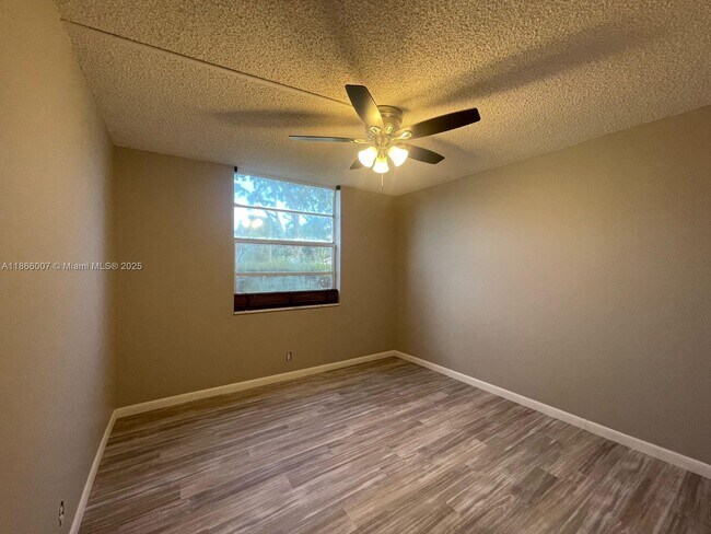 Building Photo - 7875 Margate Blvd