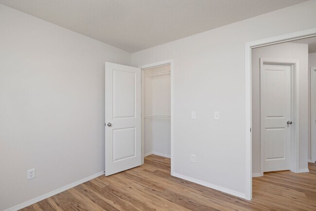 Building Photo - 3 Bedroom Rental with Fence!
