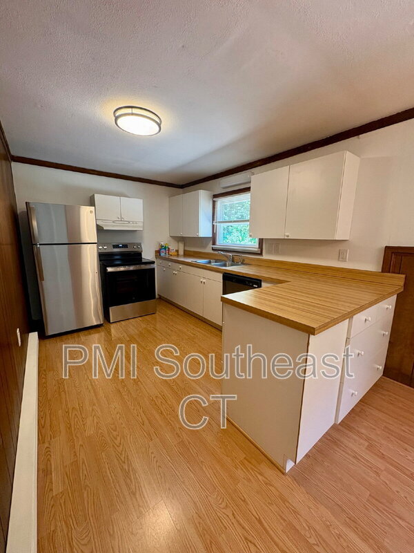 Building Photo - 226 Pequot Ave