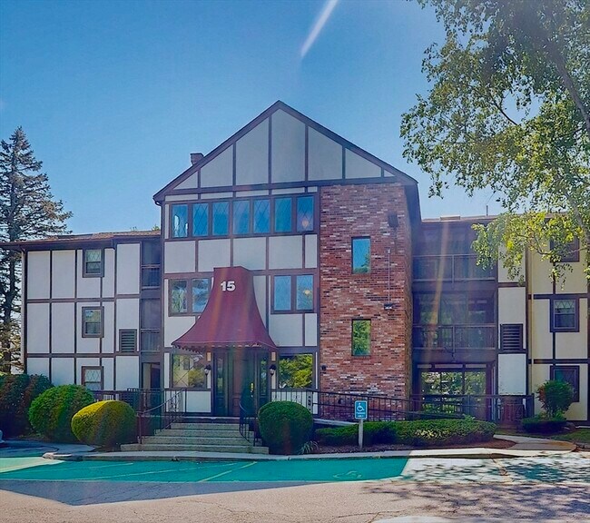 Building Photo - 15 Thompson Dr