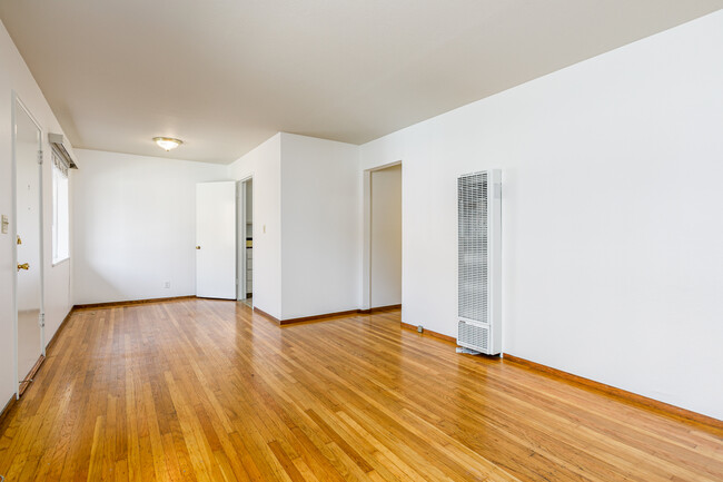 Living room and dining room - 3800 Shafter Ave