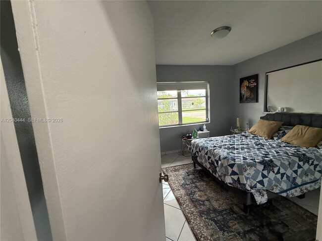 Building Photo - 8600 NW 57th Ct