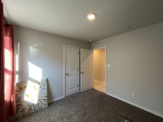 Building Photo - RANCHO VISTA CORNER LOT HOME! DOG FRIENDLY