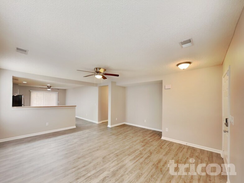 Building Photo - 217 Wild Olive Dr