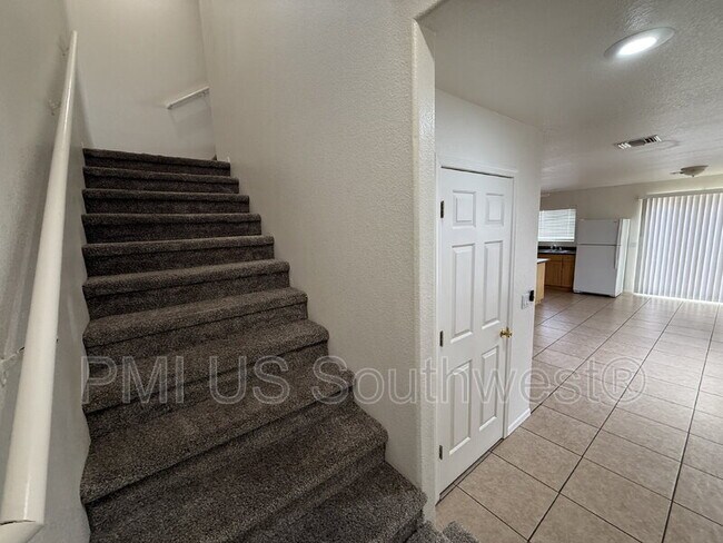 Building Photo - 384 Anna Cir