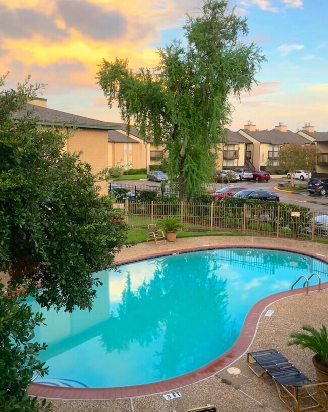 Building Photo - 1516 Bay Area Blvd