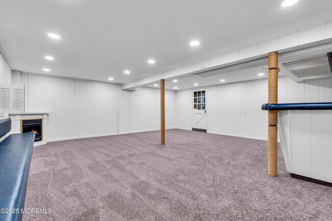 Building Photo - 720 Brookside Dr