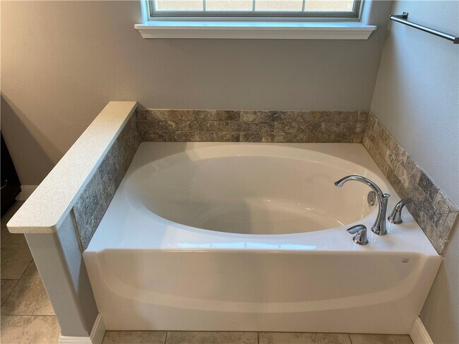 Building Photo - 3550 Macintosh Way