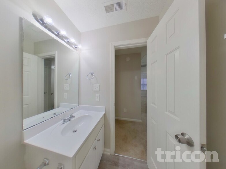 Building Photo - 5805 Carolina Manor Ct