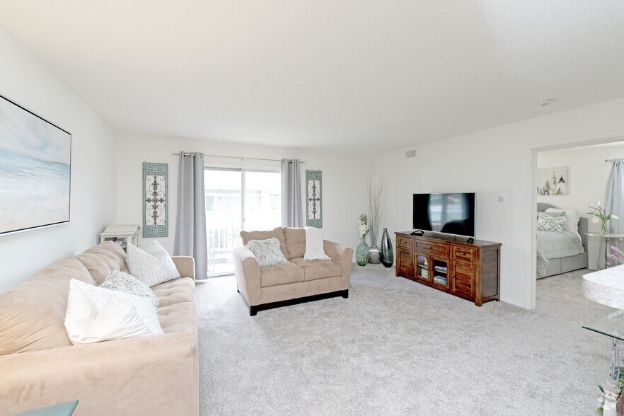 Briarwood Meadows 940 Quaker Ln East Greenwich RI 02818 Apartment