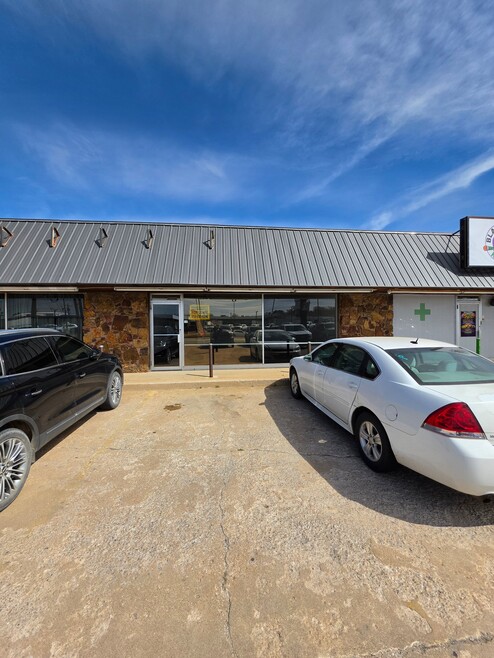 Building Photo - 4735 S Memorial Dr