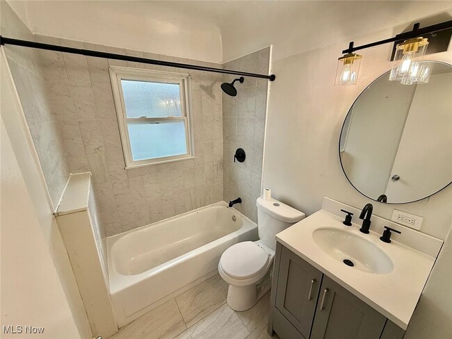 Building Photo - 1319 Lakewood Ave