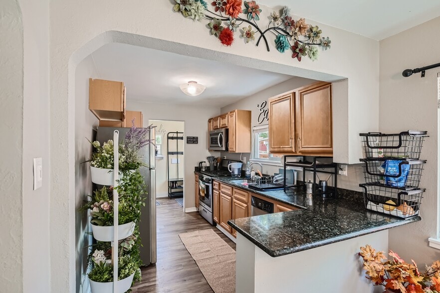 Kitchen - 1309 Jamaica St