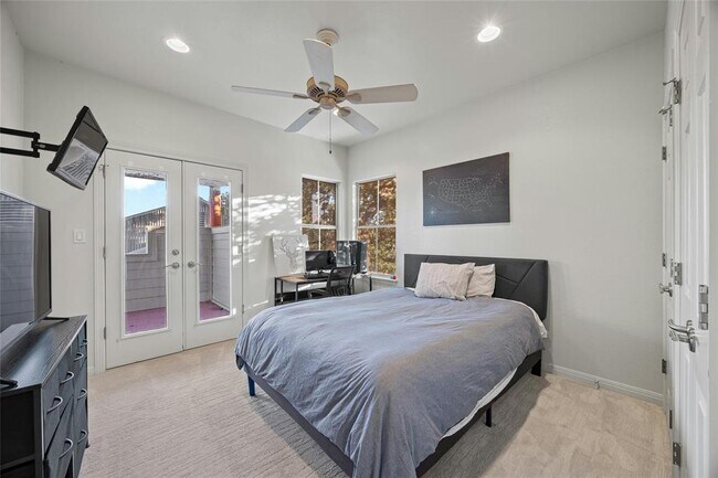 Building Photo - 18500 Lakehead Cir