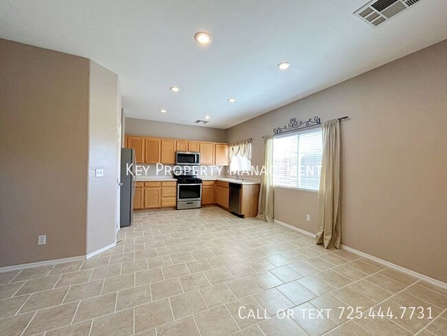 Building Photo - SPACIOUS 3 BEDROOM W/ LOFT IN THE SOUTHWEST