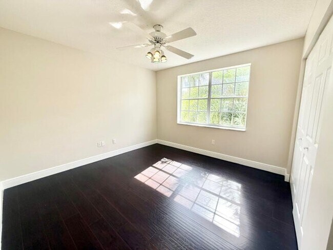 Building Photo - 12902 Hyland Cir