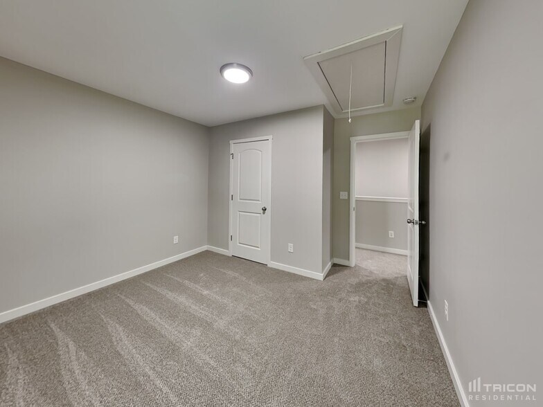 Building Photo - 930 Corvus Ct