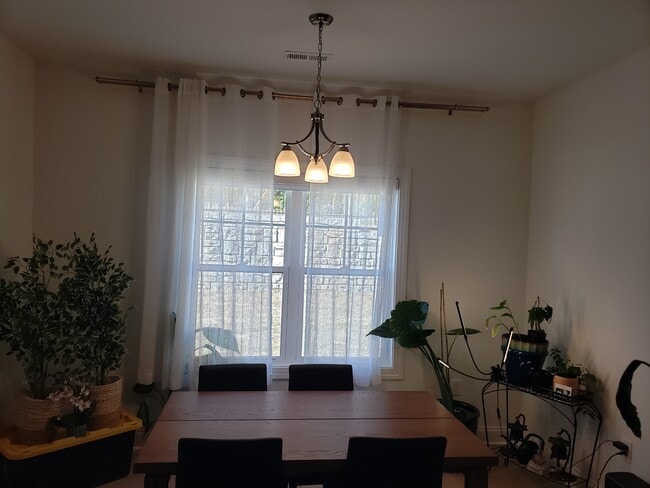 Building Photo - 500 Burgundy Dr