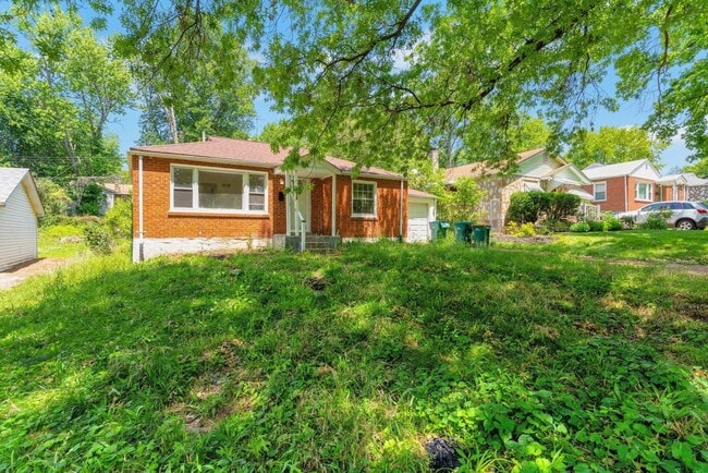 Building Photo - 8135 Bloom Dr