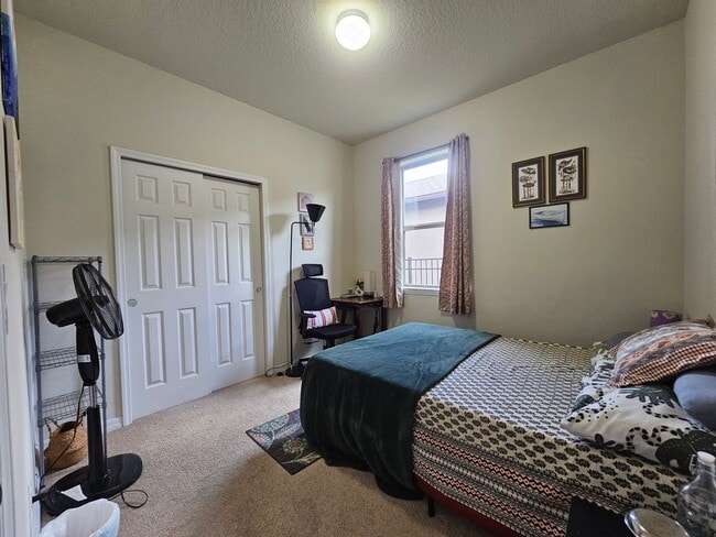 Building Photo - Beautiful 3-Bedroom + Flex Space in gated ...