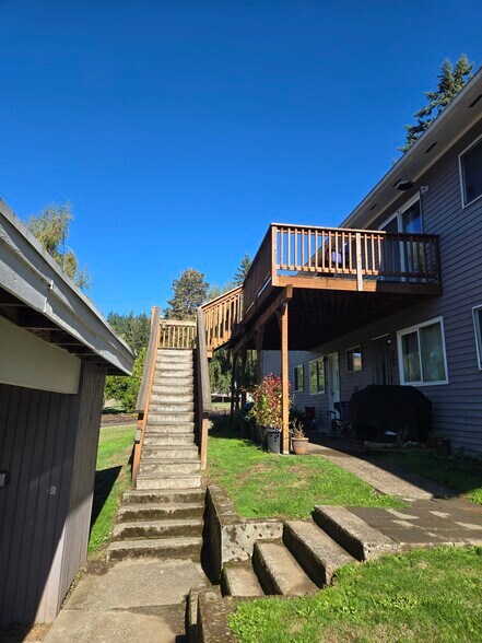 Entry way - 101 Spencer Creek Rd