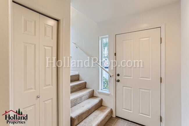 Building Photo - 3060-3062 Lazy River Dr