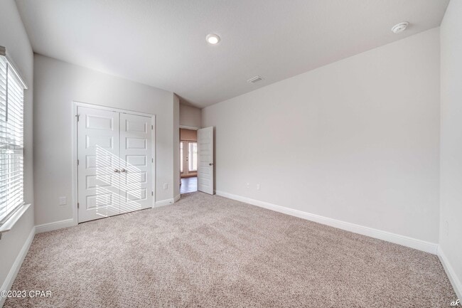 Building Photo - 204 Martingale Lp