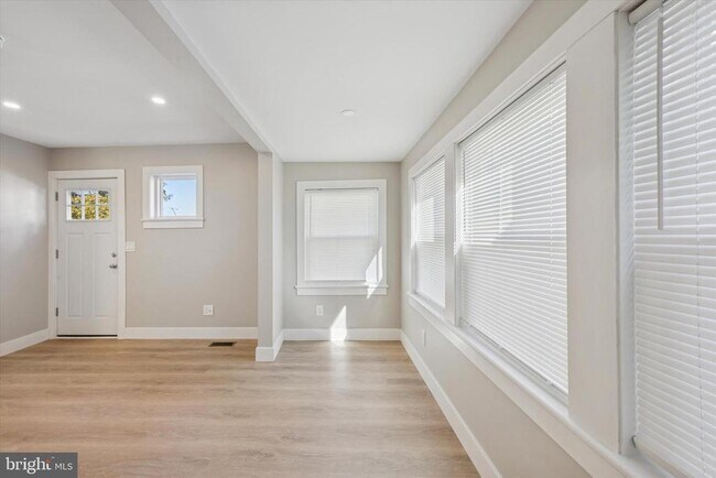 Building Photo - 118 Bartram Ave