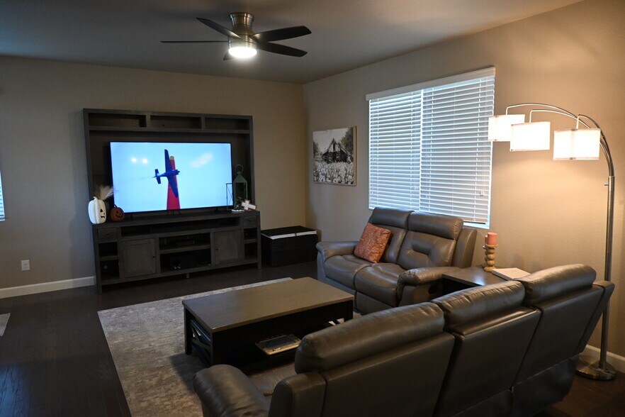 Building Photo - 1986 Shadow Creek Dr