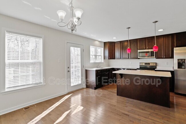 Building Photo - 43 Savage Ct