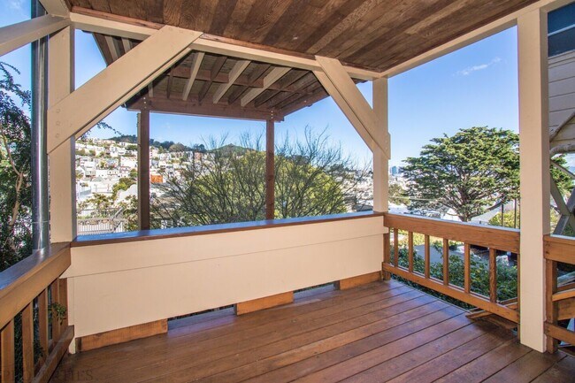Building Photo - Eureka Valley/Castro 4 Bed + Bonus Room, 3 Bath, 2 Car Garage, City & Valley Views