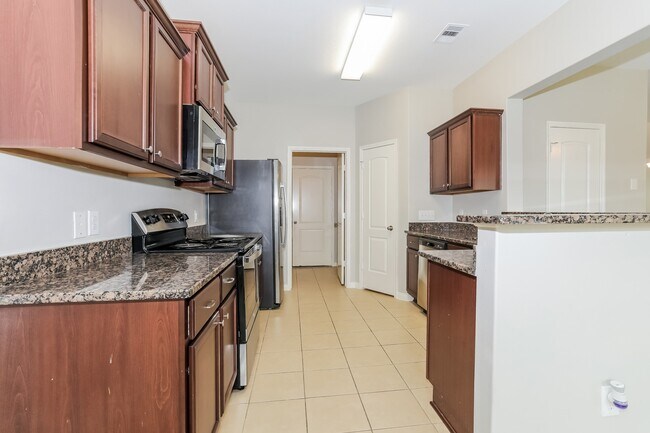 Building Photo - 20718 Round Key Dr