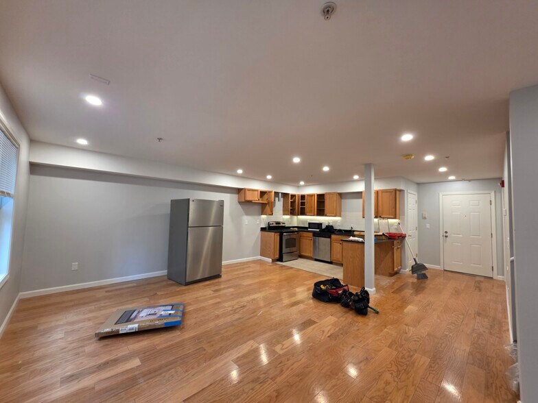 Building Photo - 34 Raymond St