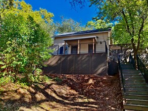 Building Photo - 326 Chamberlain Ave