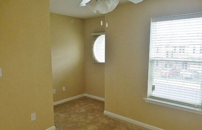 Building Photo - Spacious 3-Bedroom Townhome in Laurel Fiel...