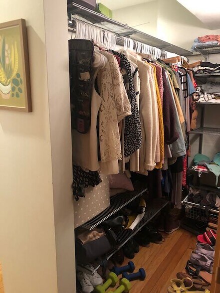 Closet 2 - 2335 W McLean Ave