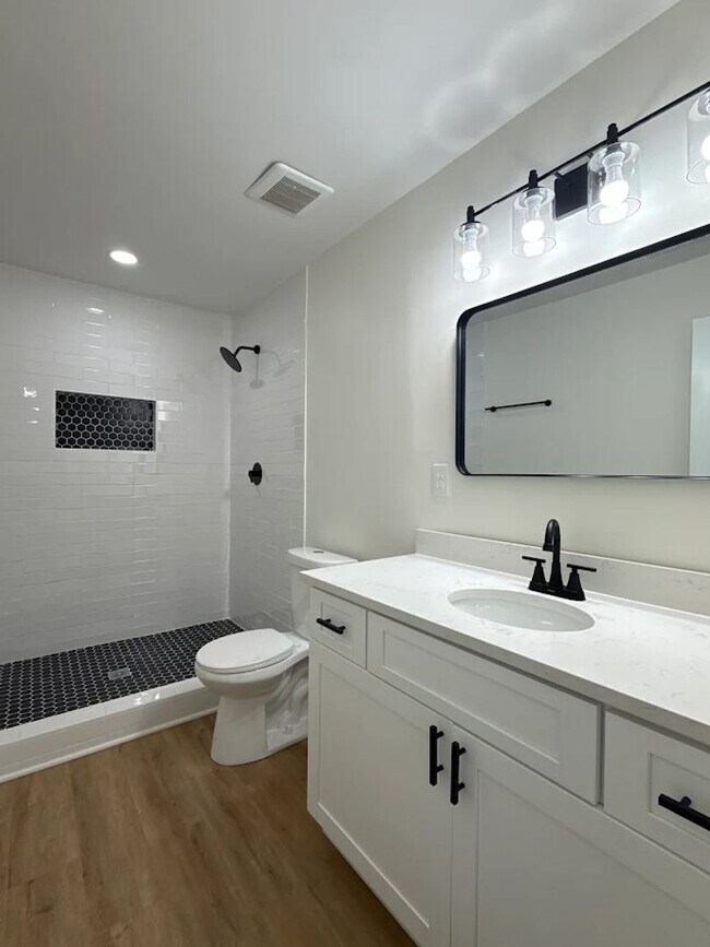 Building Photo - Spacious 4BR/3BA Retreat in Decatur