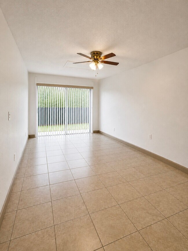Building Photo - 7601 Willow Park Dr