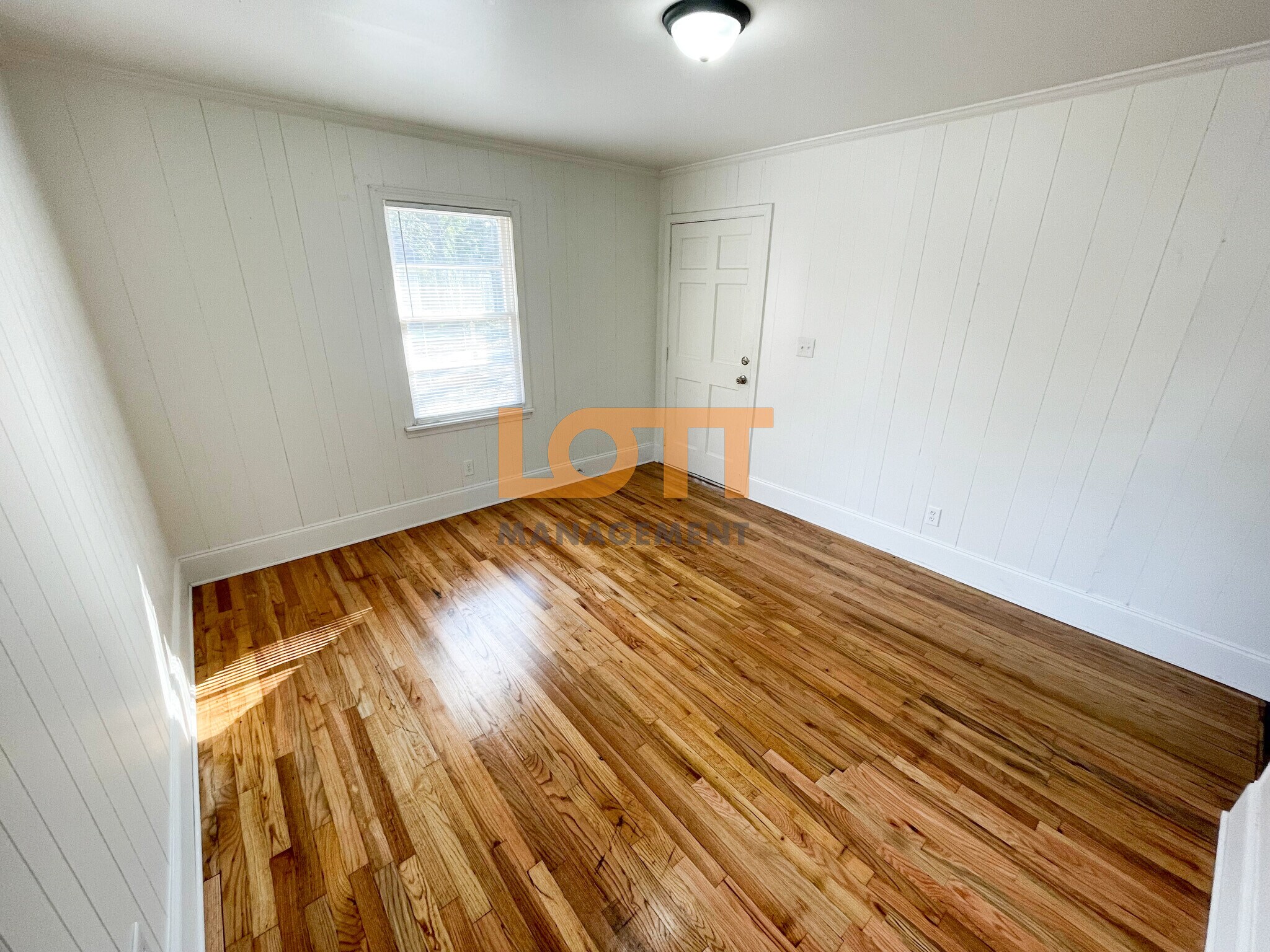 Building Photo - 205 King St