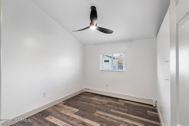 Building Photo - 102 E Boat Dr