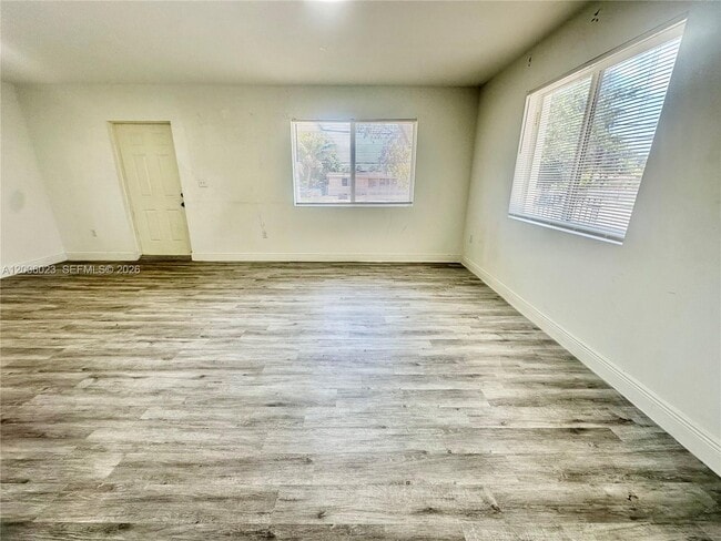 Building Photo - 1095 NE 149th St