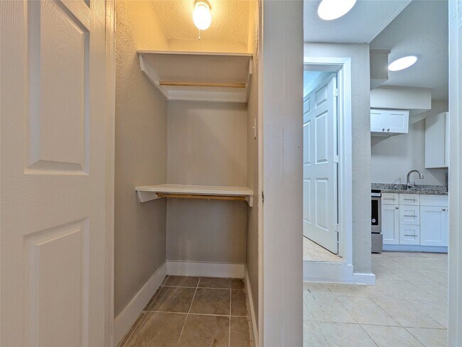 Building Photo - 1219 33rd St