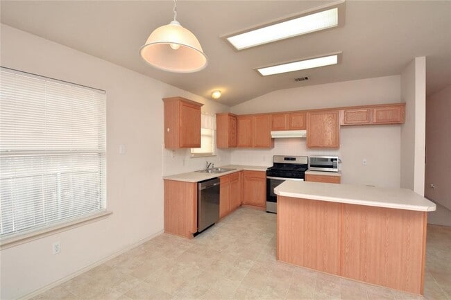 Building Photo - 718 Settlement St